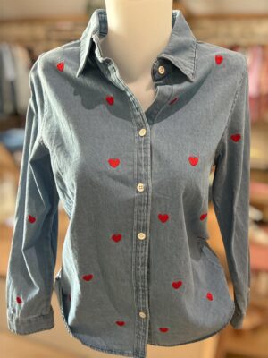 Chemise bleu coeur rouge
